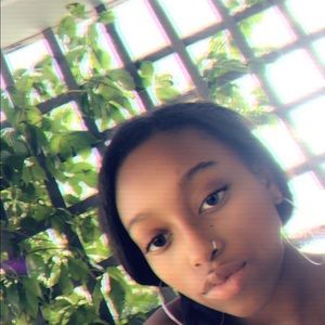 Meet your Posher, Damaris